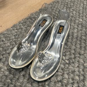 1031 Vintage Cinderella Glass Slipper Heart